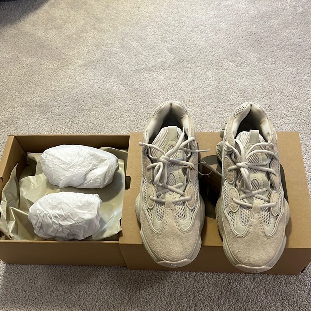 Brand new never wear yeezy 500 blush